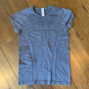 Ivivva athletic short sleeve top.